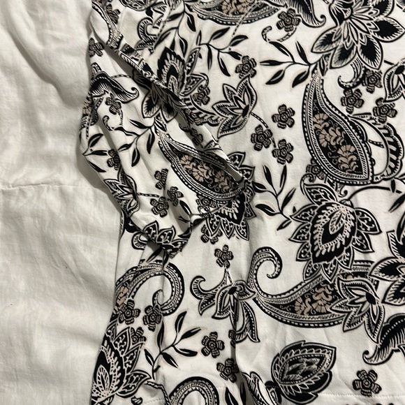 J. Jill - Wearever Collection - Black & White Paisley 3/4 Sleeve Blouse - Medium - Picture 3 of 6